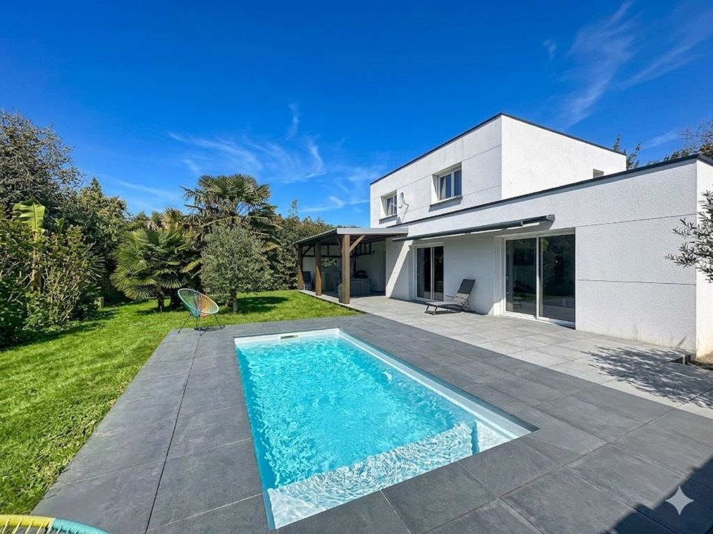 Maison – CAUDAN de 2012 de 123 m² avec piscine