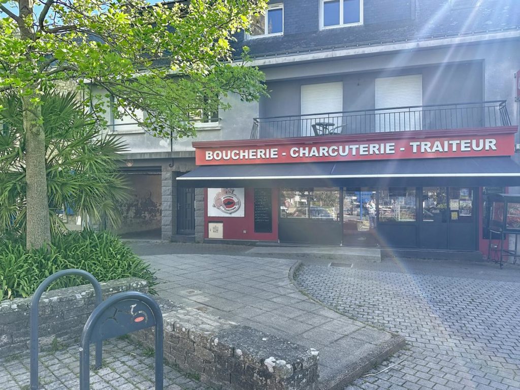 PLOUHINEC – Immeuble avec local d&rsquo;activité